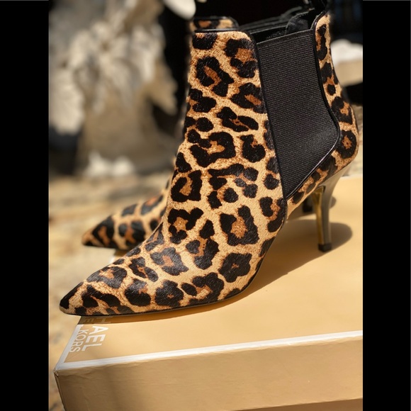 Stylish Michael Kors Booties - Picture 1 of 14